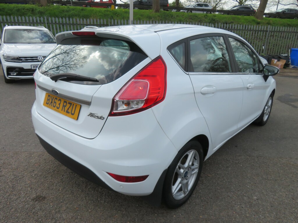 Ford Fiesta Zetec White #4
