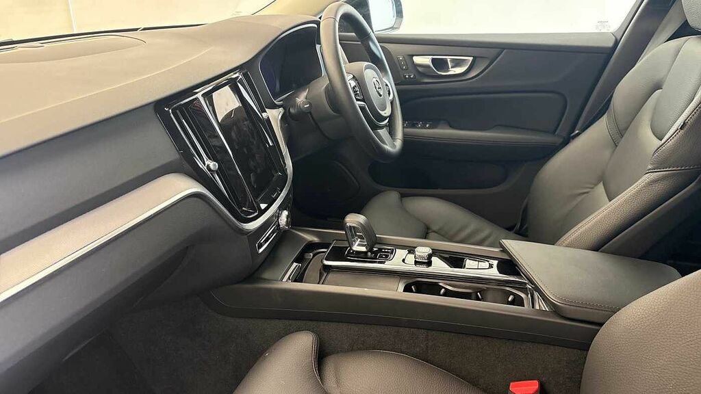Volvo V60 2.0 Plus, B4 Mild Hybrid, Dark RF25UVE #6