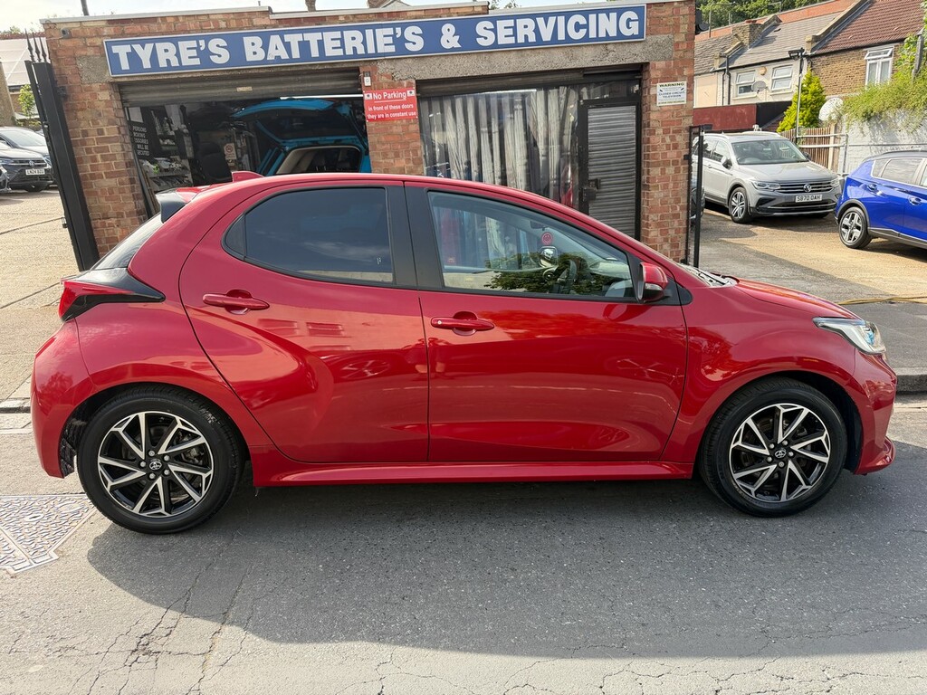 Toyota Yaris 1.5 Vvt-h Design E-cvt Euro 6 YGZ9070 Red #2
