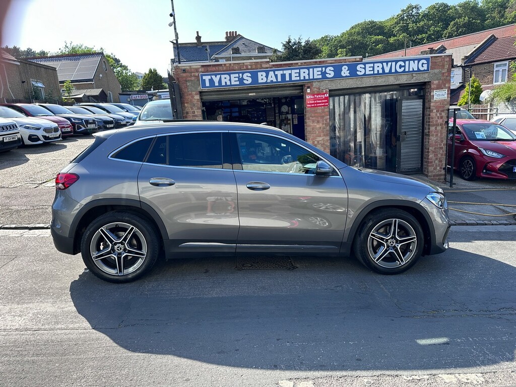 Mercedes-Benz GLA Class 1.3 Gla180 Amg Line Premium Plus 7G-dct Euro 6 FJ21WSD Silver #2
