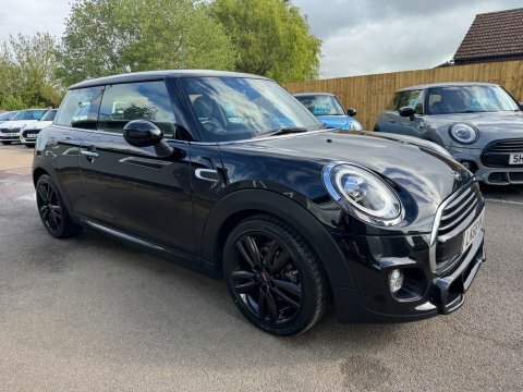 Mini Hatch Cooper Black