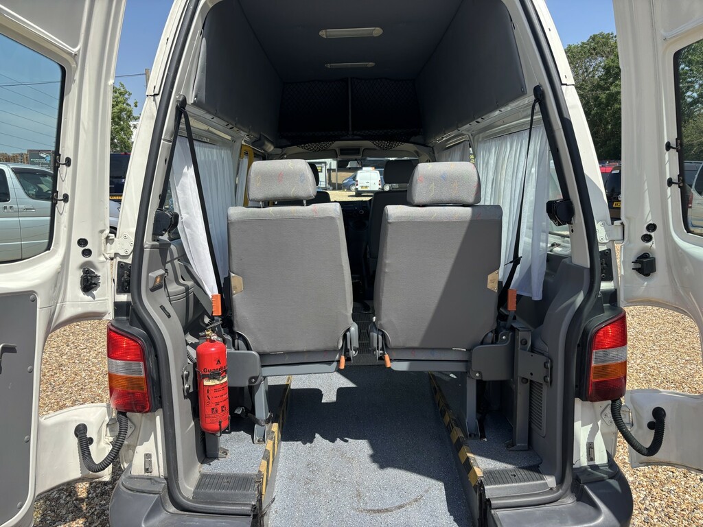 Volkswagen Transporter Mpv White #8