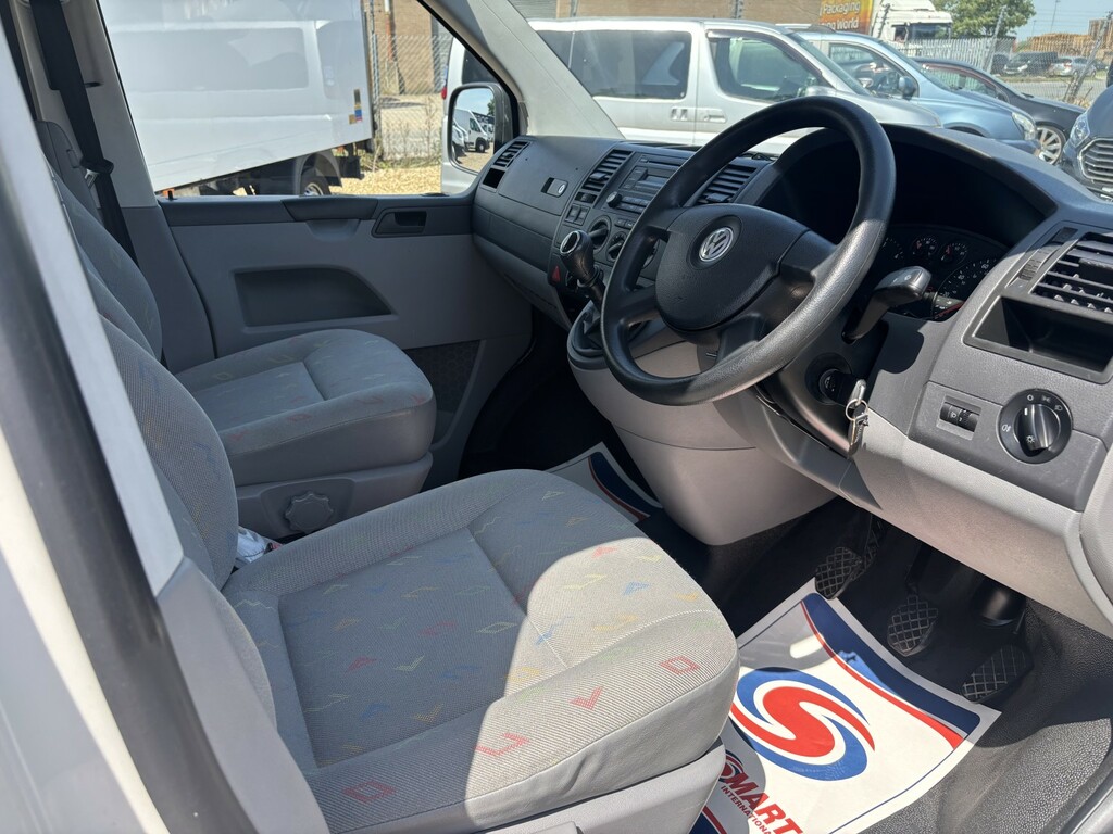 Volkswagen Transporter Mpv White #13