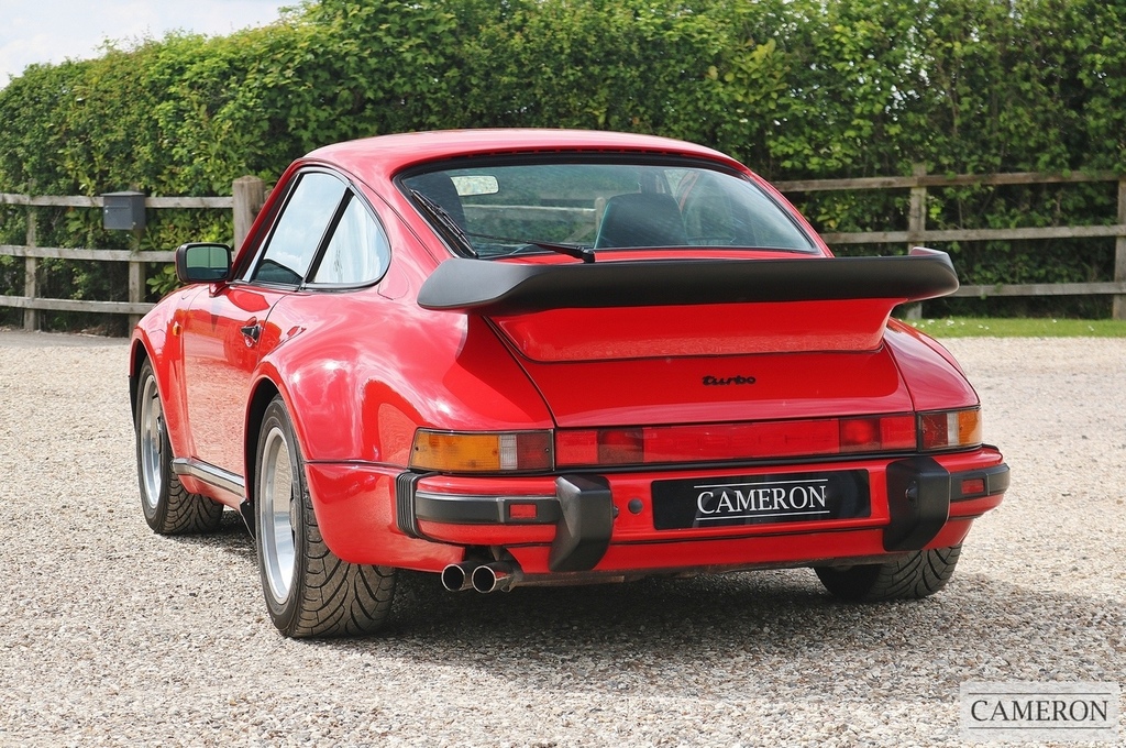 Porsche 911 Coupe #32