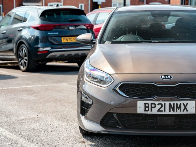 Kia Ceed 2021 1.0 T-gdi 3 Hatchback Brown #3