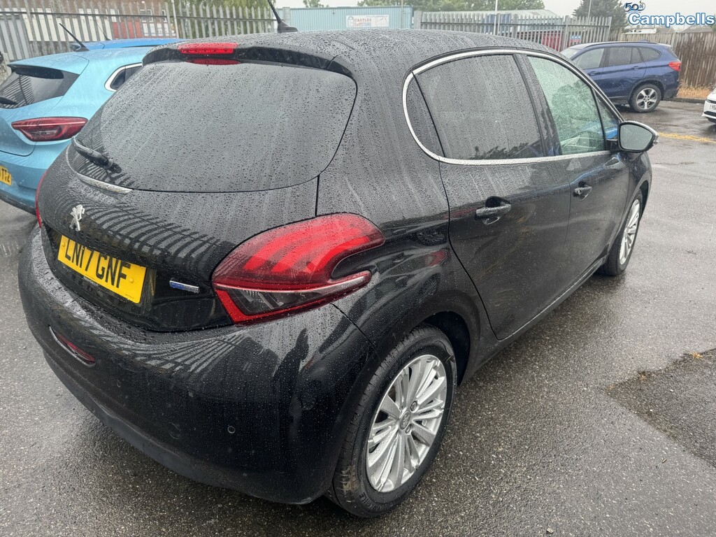 Peugeot 208 Hatchback 1.2 Puretech Allure 2017 Black #4