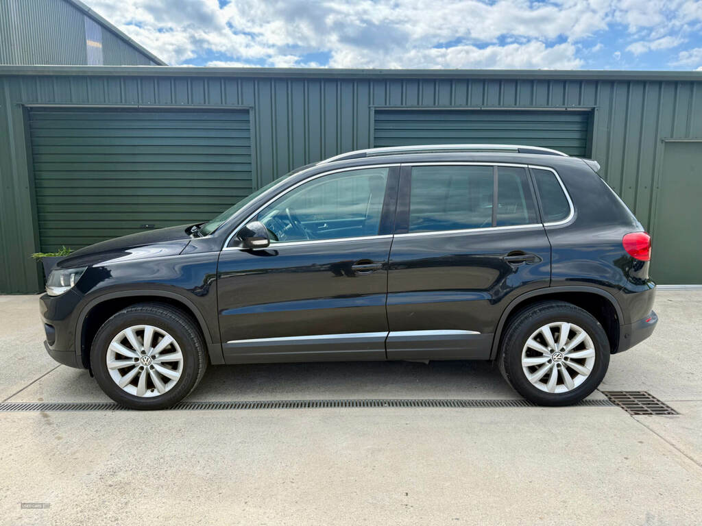Volkswagen Tiguan 2.0 Tdi Bluemotion Tech Match YE15KKG Black #3
