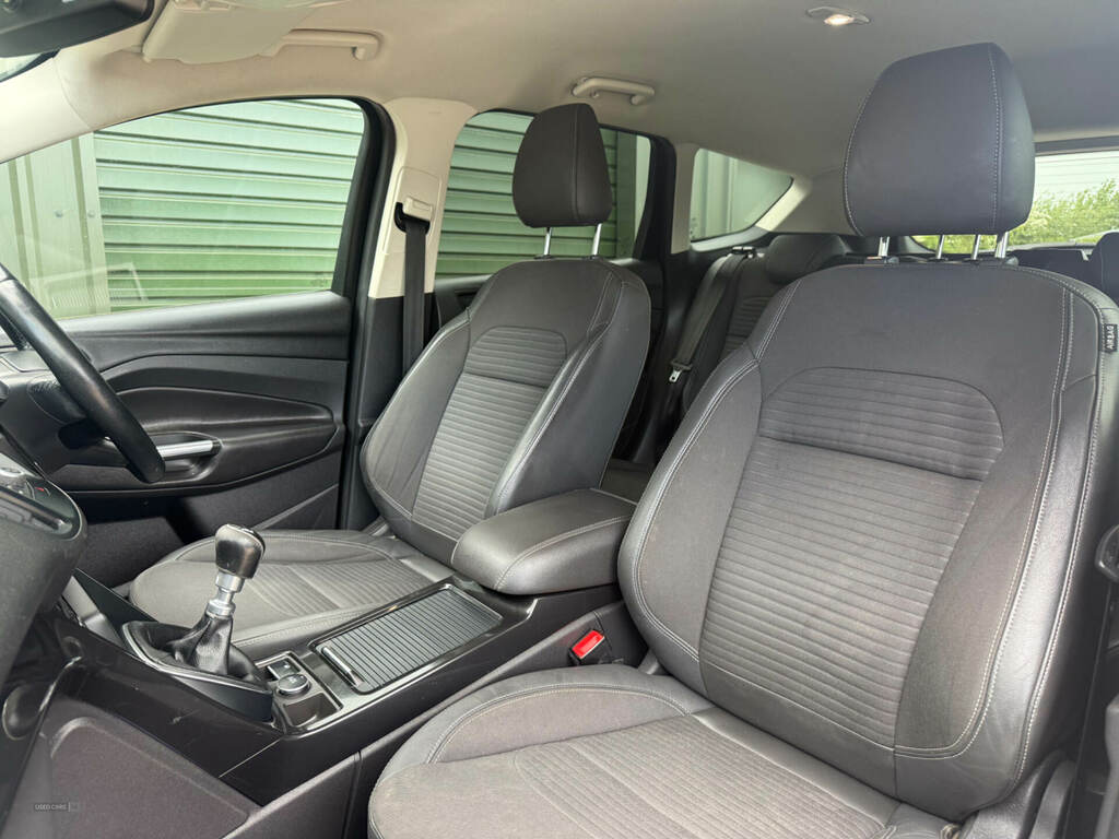 Ford Kuga 1.5 Tdci Titanium 2Wd EF17JZD Black #6