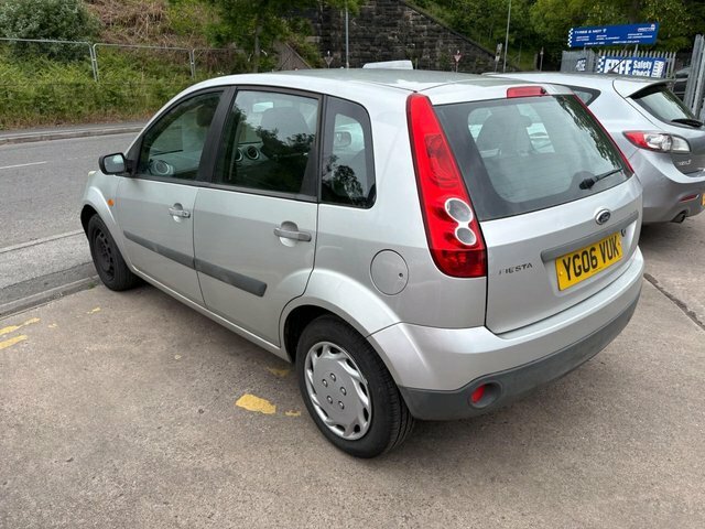 Ford Fiesta 1.25 Studio Hatchback 142 G Km Silver #4