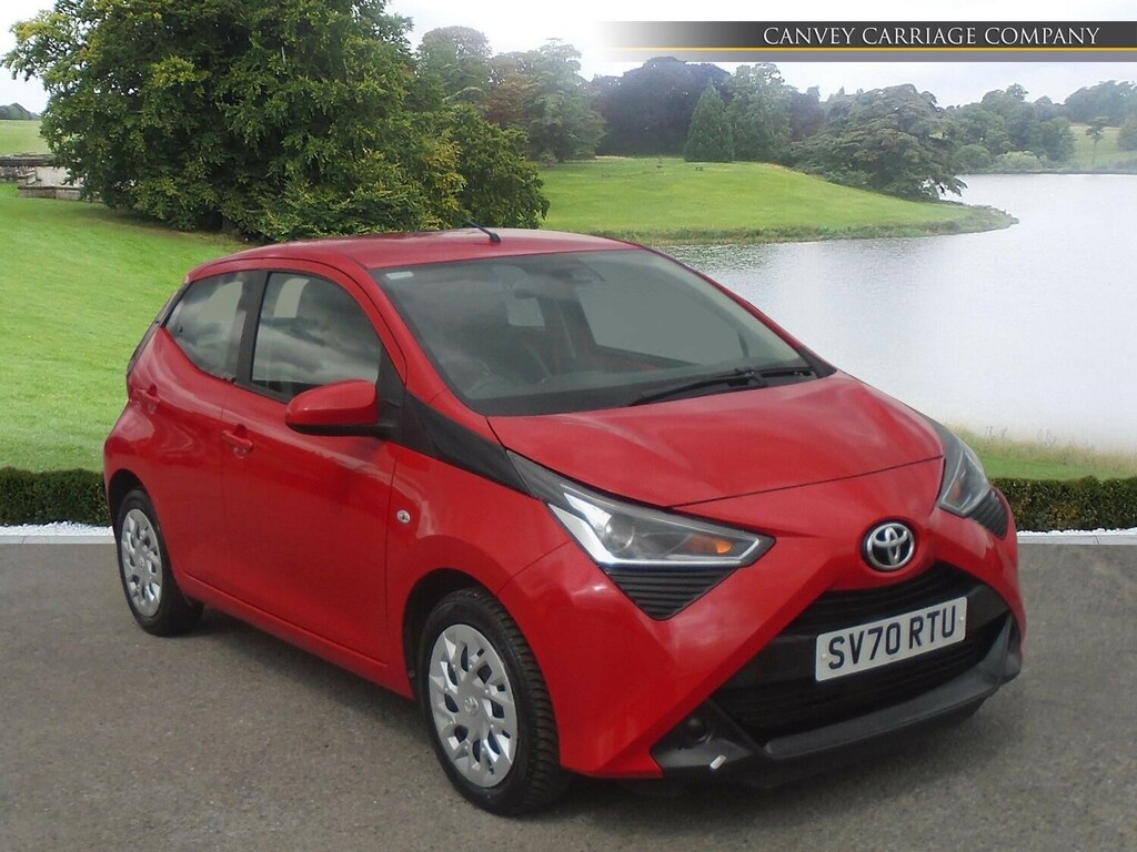 Toyota Aygo 1.0 Vvt-i X-play X-shift Euro 6 Safety Sense Red