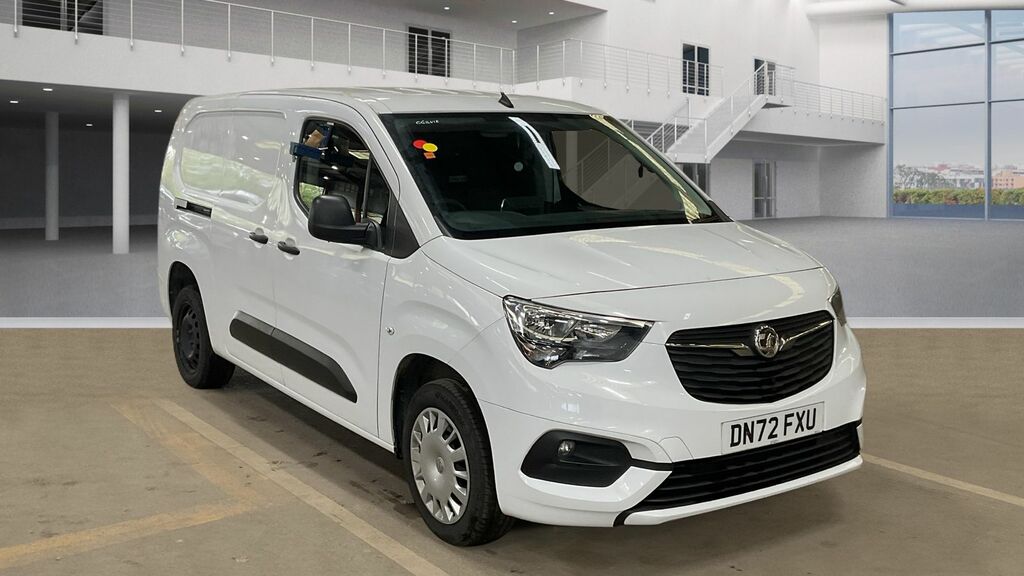 Vauxhall Combo 1.5 Turbo D 2300 Sportive Panel Van 6Dr Man DN72FXU White #2