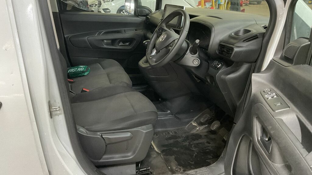 Vauxhall Combo 1.5 Turbo D 2300 Sportive Panel Van 6Dr Man DN72FXU White #6