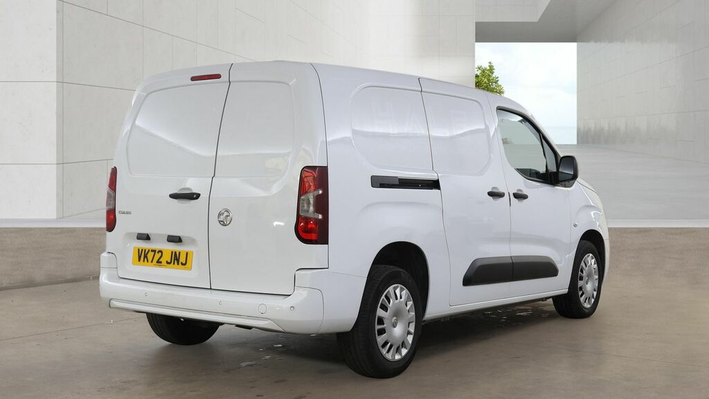 Vauxhall Combo 1.5 Turbo D 2300 Sportive Panel Van 6Dr Man VK72JNJ White #4