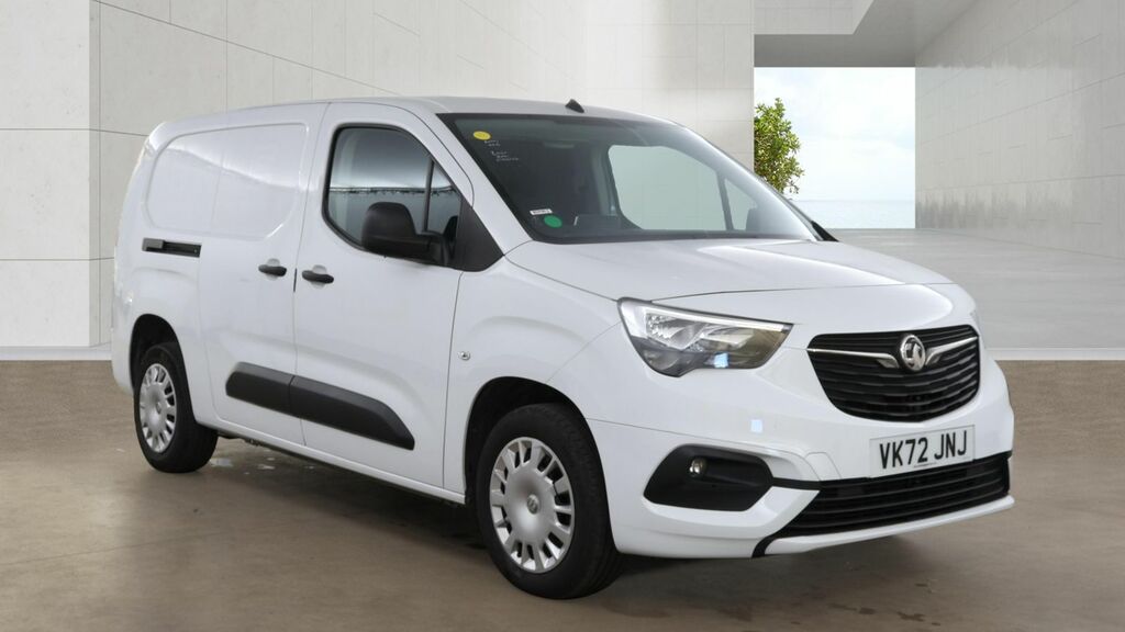 Vauxhall Combo 1.5 Turbo D 2300 Sportive Panel Van 6Dr Man VK72JNJ White #2