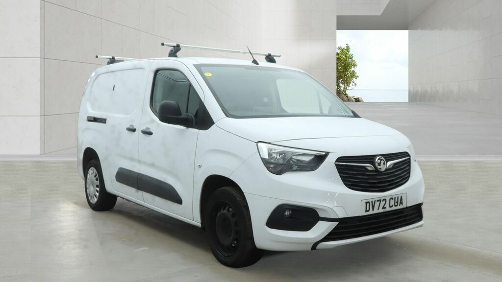 Vauxhall Combo 1.5 Turbo D 2300 Sportive Panel Van 6Dr Man DV72CUA White #2