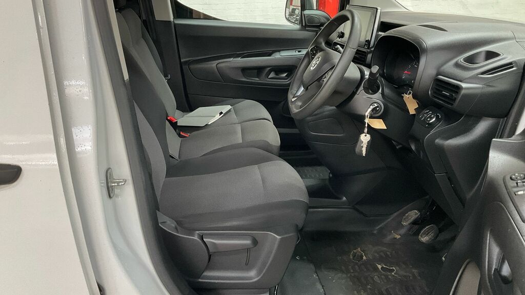 Vauxhall Combo 1.5 Turbo D 2300 Sportive Panel Van 6Dr Man DV72CUA White #5