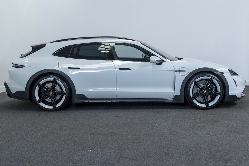 Porsche Taycan Estate EJ71UKE White #3