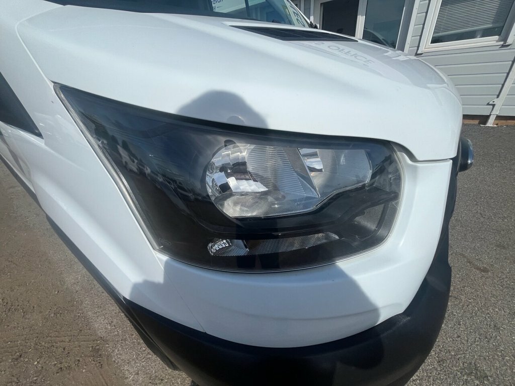 Ford Transit Custom 2L Leader WR71UMH White #4