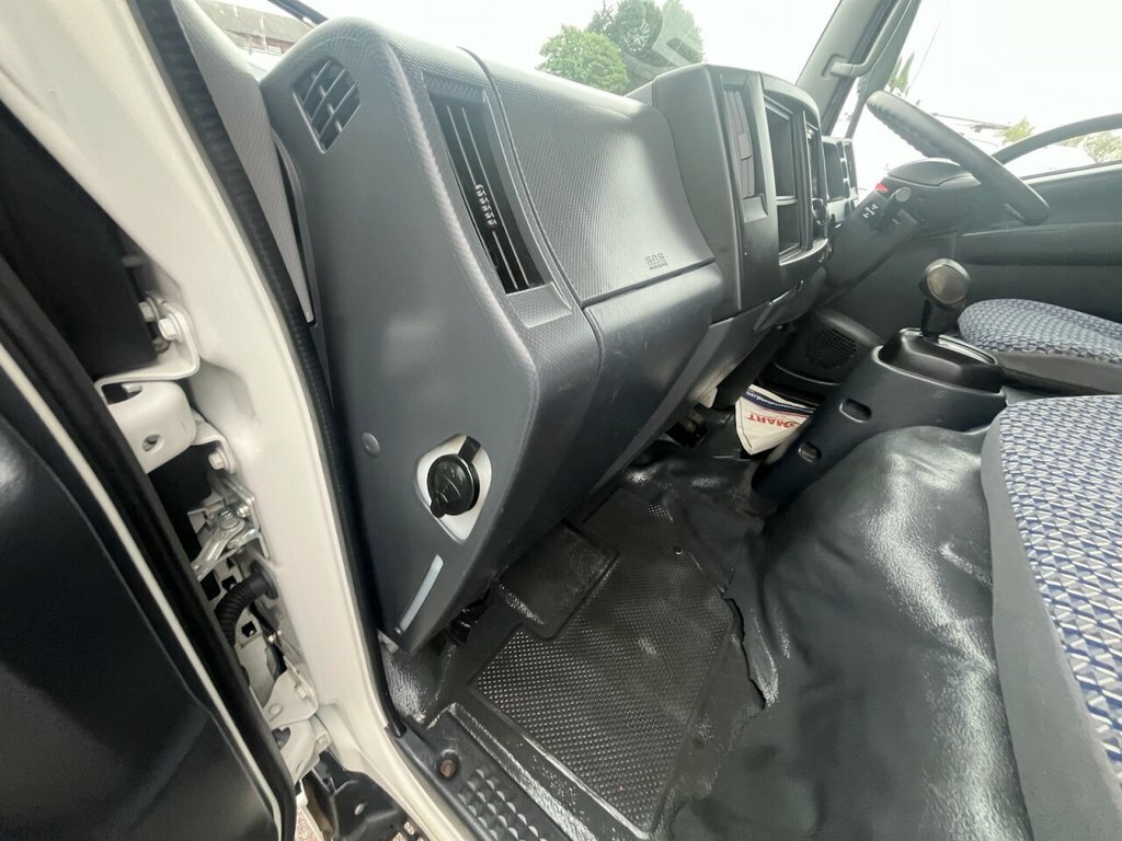 Isuzu Diesel LL73XKZ White #2