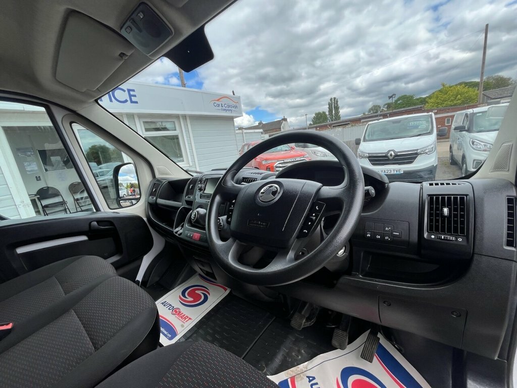 Vauxhall Movano 2.2L Dynamic SL72PJO White #6