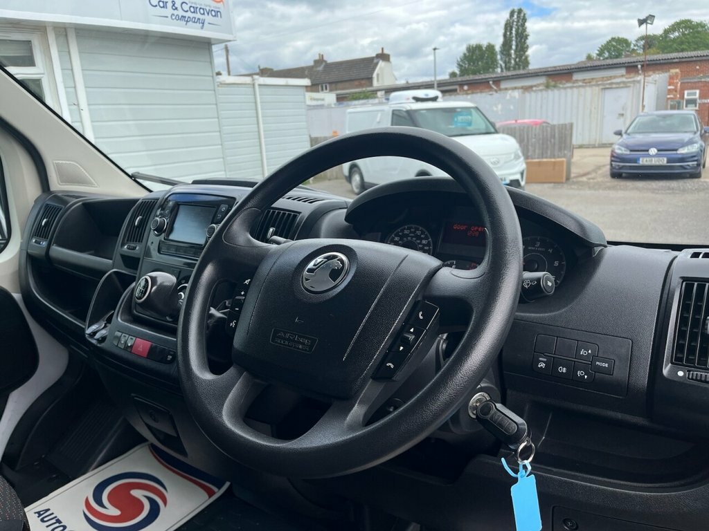 Vauxhall Movano 2.2L Dynamic SL72NHX White #6