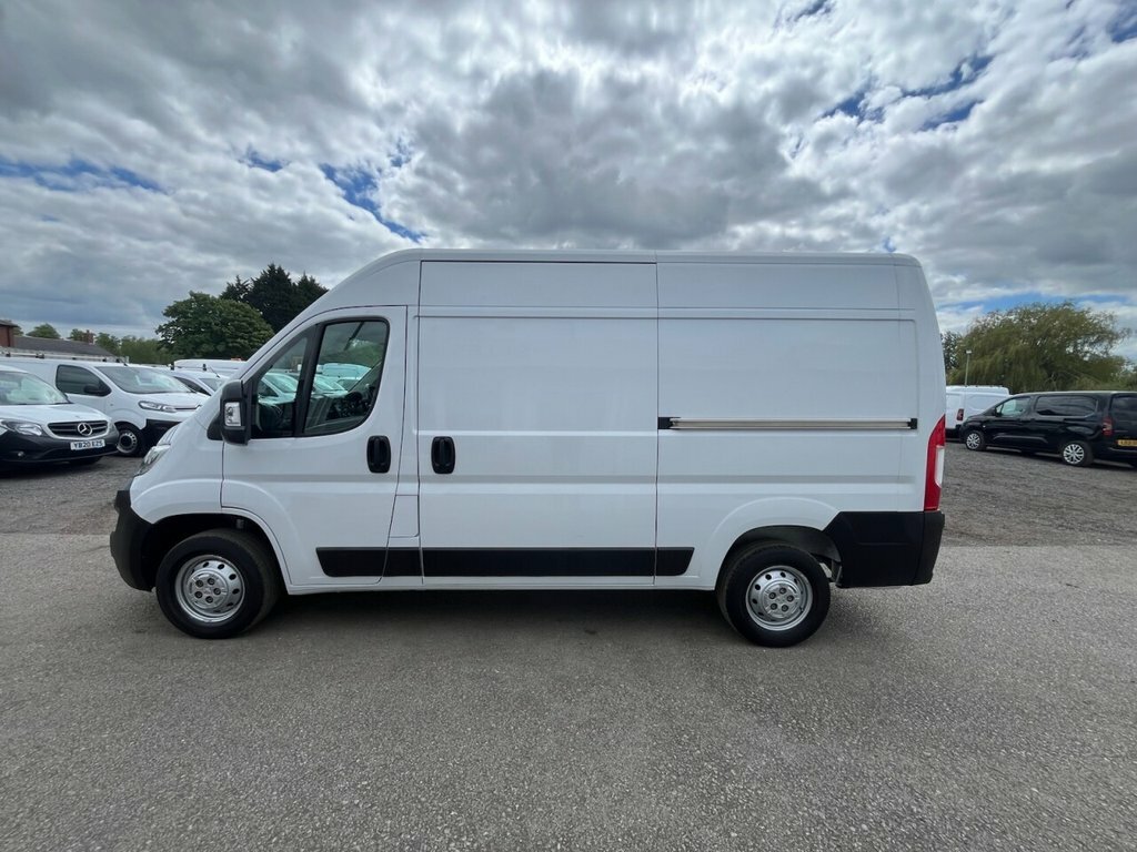 Vauxhall Movano 2.2L Dynamic SL72NHX White #4