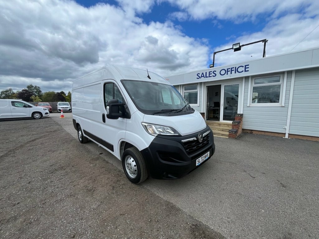 Vauxhall Movano 2.2L Dynamic White