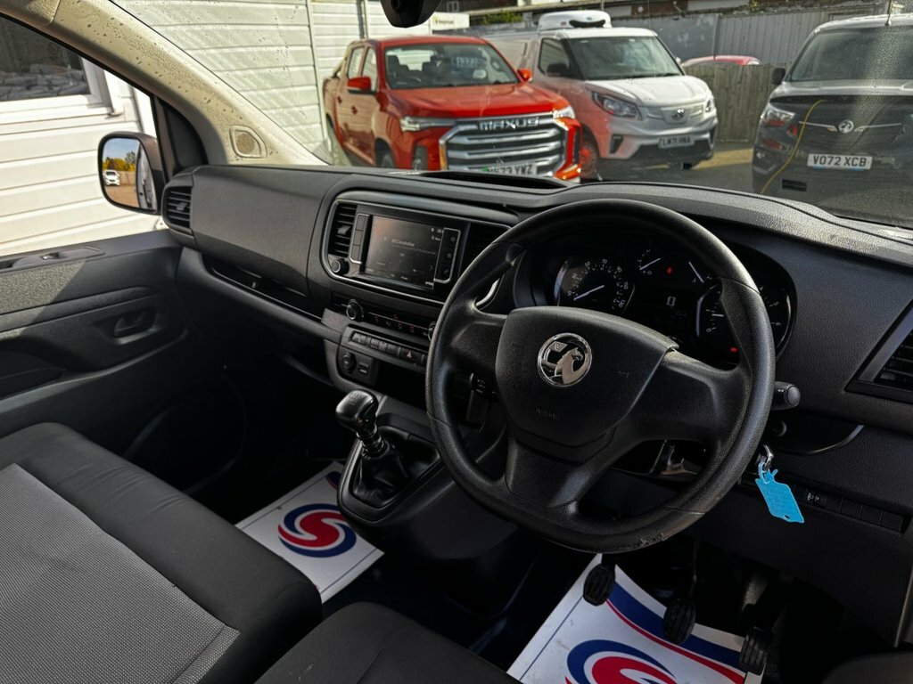 Vauxhall Vivaro 1.5L Prime 6Dr DP23JGV White #4