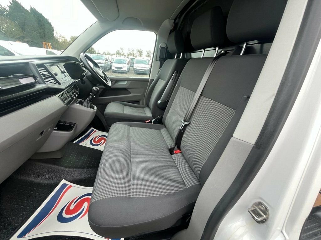 Volkswagen Transporter 2L Startline FY72AXB White #4