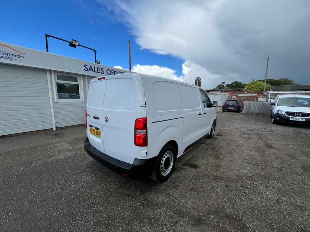 Vauxhall Vivaro 1.5L Dynamic 6Dr YE72ZGH White #4