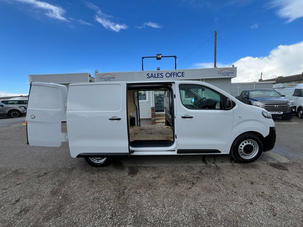 Vauxhall Vivaro 1.5L Dynamic 6Dr YE72ZGH White #5