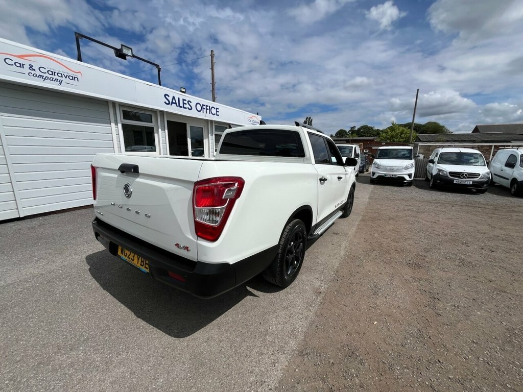 SsangYong Musso 2.2L Saracen Plus White #2