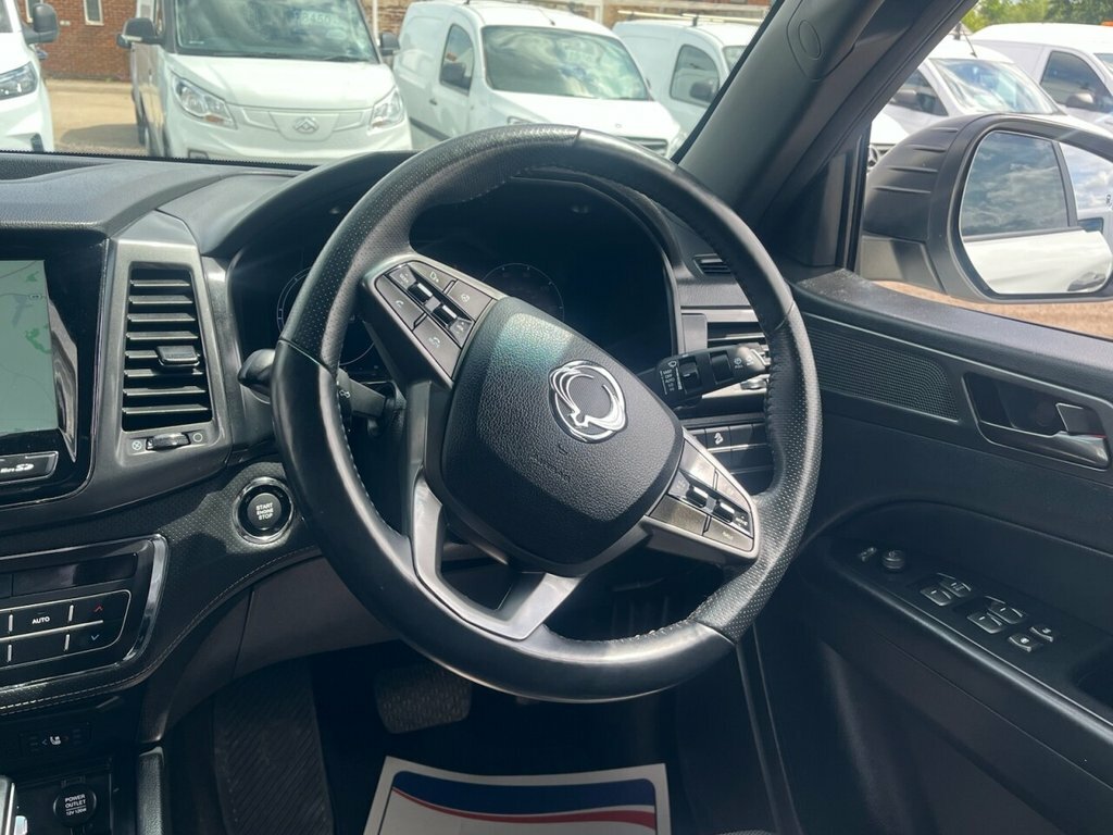SsangYong Musso 2.2L Saracen Plus White #3