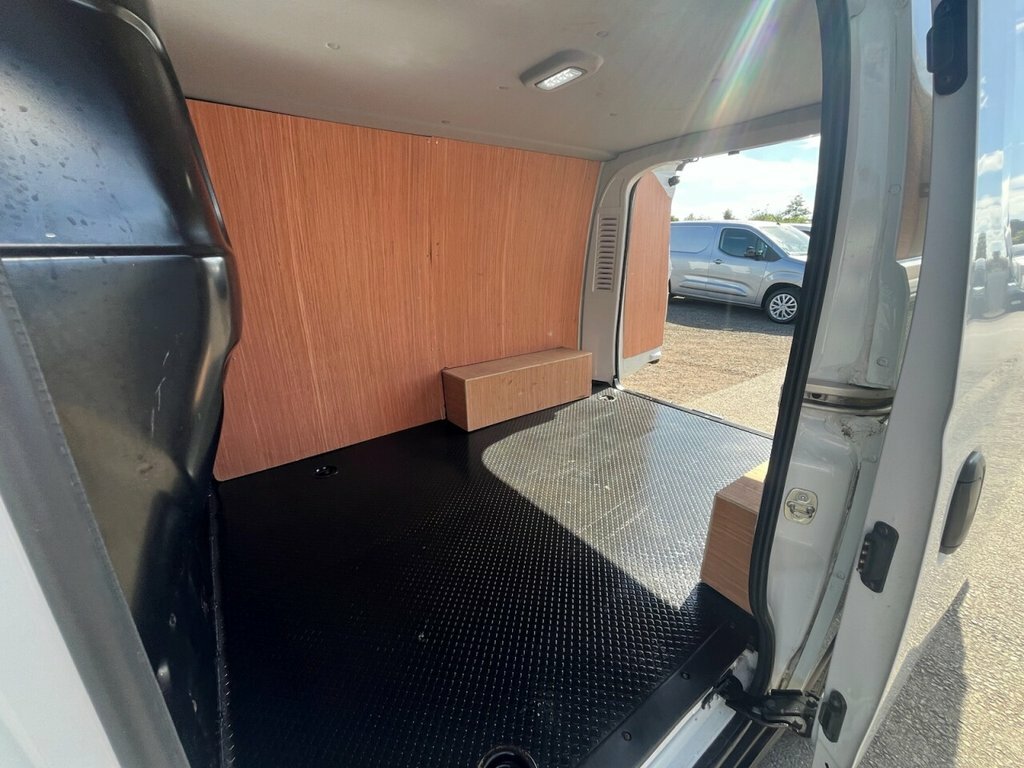 Maxus eDeliver 3 Mpv White #14