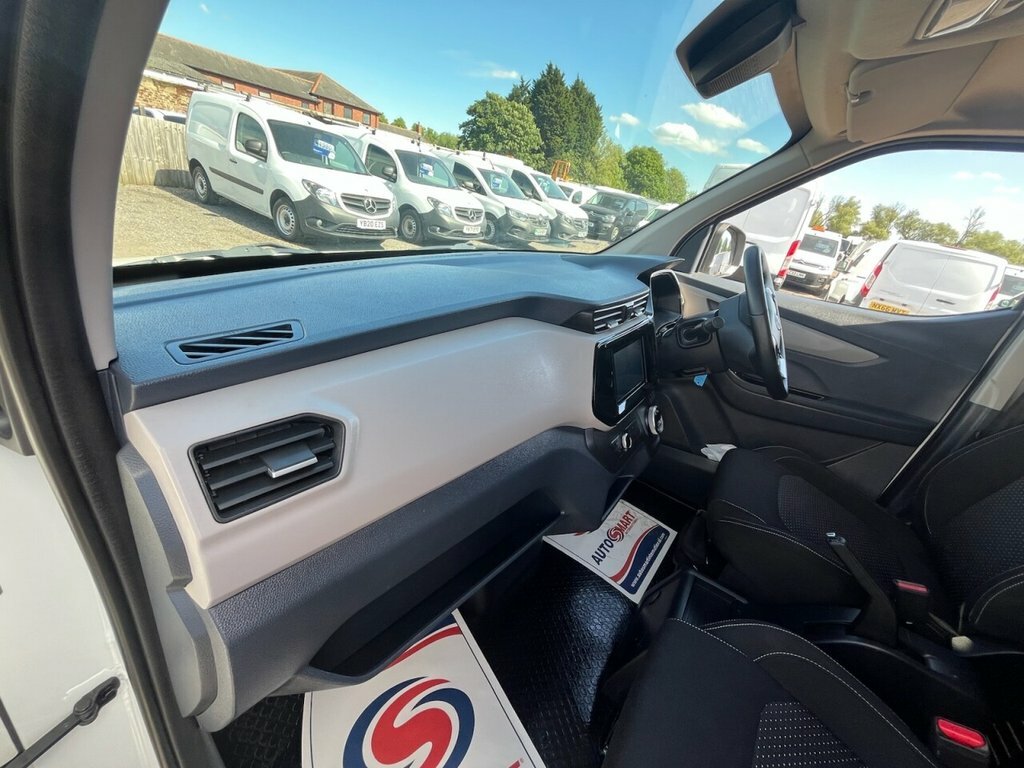 Maxus eDeliver 3 Mpv White #21