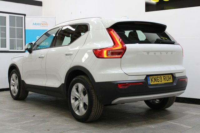 Volvo XC40 2019 2.0 D3 Momentum Pro Awd Euro 6 Ss KN69RUH White #3