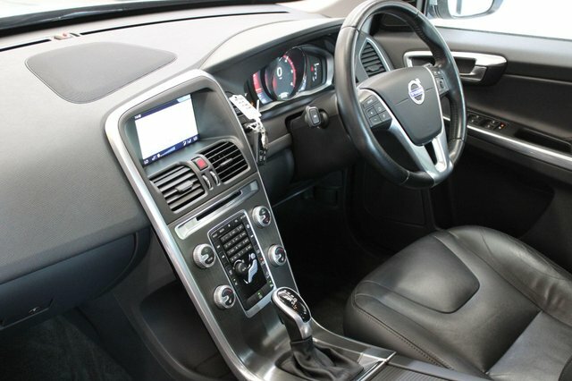 Volvo XC60 2015 2.4 D5 Se Lux Nav Awd Euro 6 Ss KE15YCD Silver #2