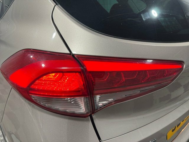Hyundai Tucson Crdi Premium Suv SD66LNO White #6