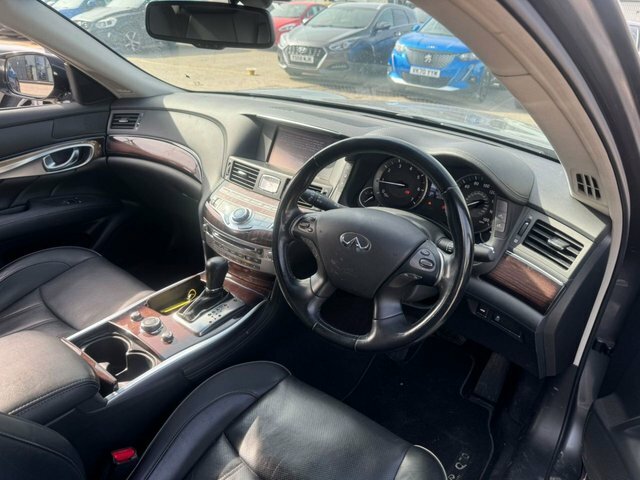 Infiniti Q70 Premium Saloon ND66KZK Grey #5