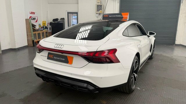 Audi E Tron GT 93.4Kwh Saloon Quattro 476 Ps PVD335 White #5