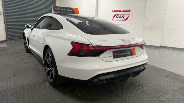 Audi E Tron GT 93.4Kwh Saloon Quattro 476 Ps PVD335 White #4