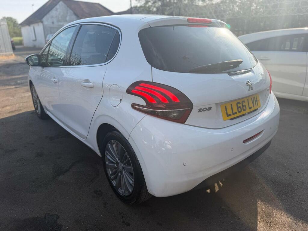 Peugeot 208 1.2 Puretech Allure Euro 6 LL66LVH White #4