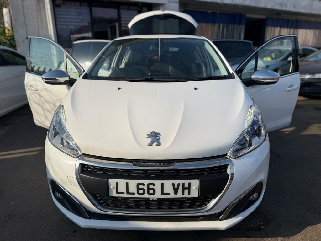 Peugeot 208 1.2 Puretech Allure Euro 6 LL66LVH White #2