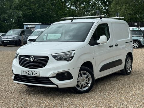 Vauxhall Combo 1.5 Turbo D DN21YGF White #3