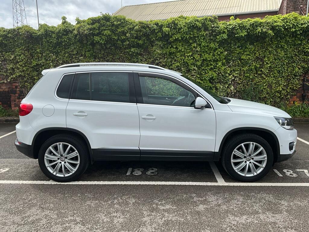 Volkswagen Tiguan 2.0 Tdi Bluemotion Tech Match Edition 4Wd Euro 6 BJ16EFZ White #4