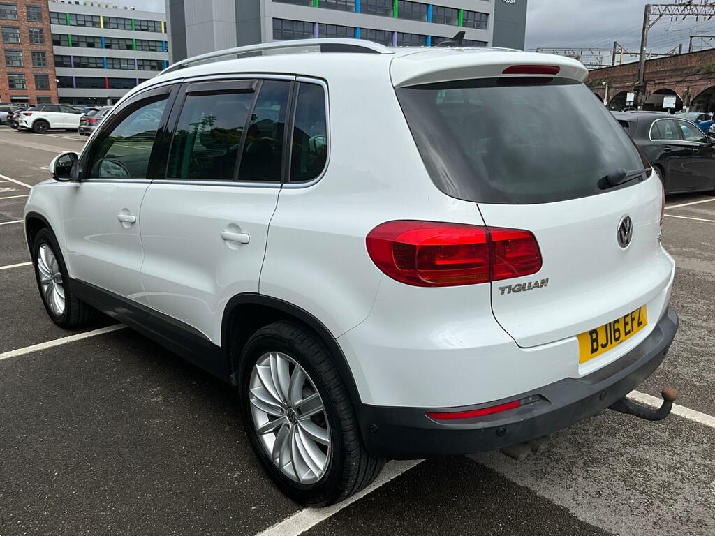 Volkswagen Tiguan 2.0 Tdi Bluemotion Tech Match Edition 4Wd Euro 6 BJ16EFZ White #3