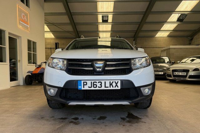 Dacia Sandero Stepway 1.5 Dci Laureate Hatchback Euro PJ63LKX White #2
