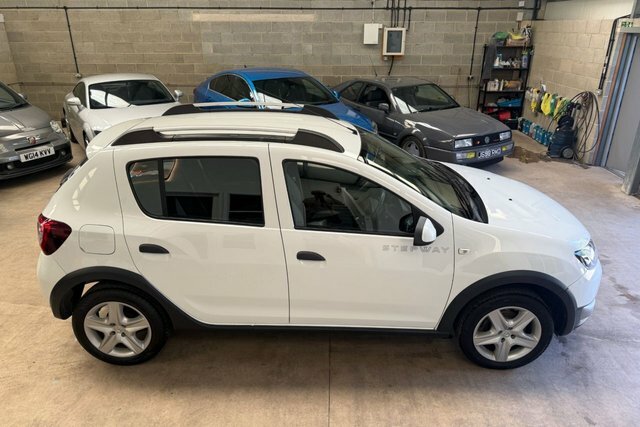 Dacia Sandero Stepway 1.5 Dci Laureate Hatchback Euro PJ63LKX White #4
