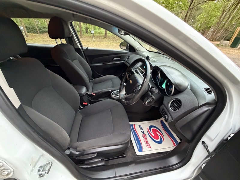 Chevrolet Cruze Lt GY63YPM White #3