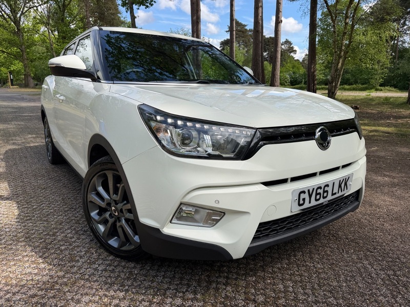 SsangYong Tivoli Elx White